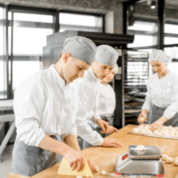 РАБОТНИКИ/ЦЫ на пищевое предприятие